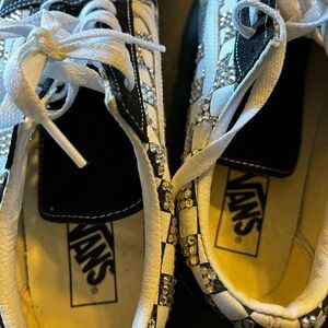 Vans Black and White Sneakers Classic Style